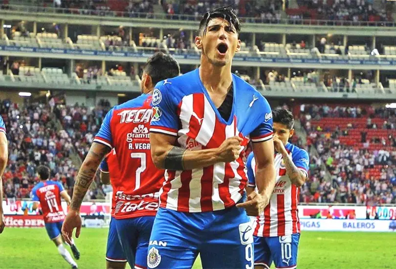 Alan Pulido habr&iacute;a decidido reforzar a Chivas a pesar de que Cruz Azul le ofrec&iacute;a un contrato millonario para dejar la MLS.
