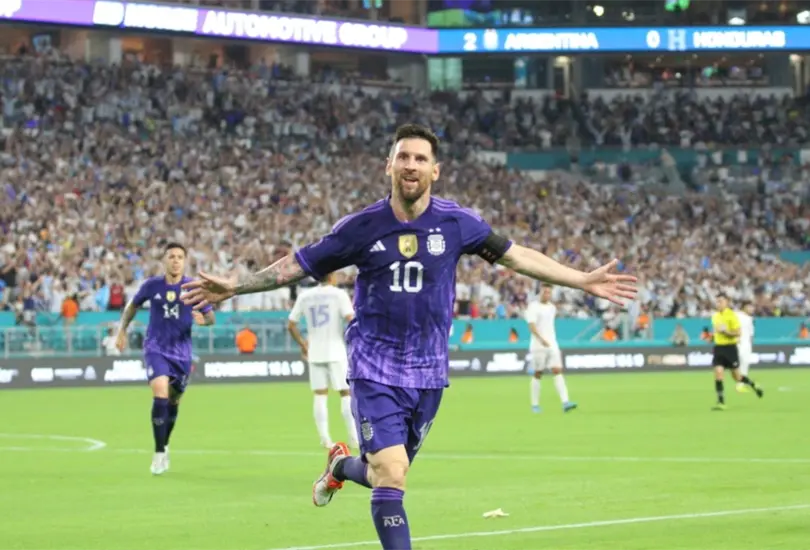 Lionel Messi se luci&oacute; con un golazo en la victoria sobre Honduras en su preparaci&oacute;n para Qatar 2022. 
