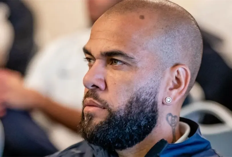 Dani Alves caus&oacute; risas entre aficionados a la Liga MX por quedar eliminado con Pumas.