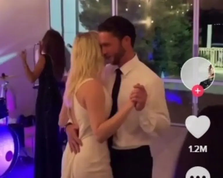 El novio jamás pensó que la cantante era su exnovia. Foto: Captura de pantalla.