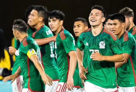 La Selección Mexicana celebra el gol del Chucky Lozano a Perú.