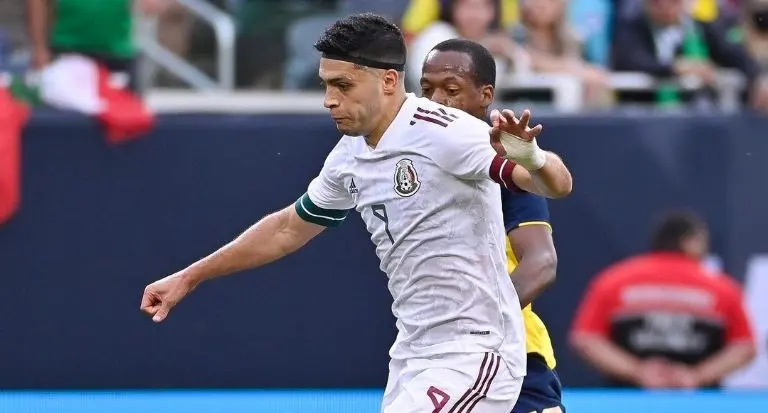 Raúl Jiménez es el hombre de confianza en la delantera. (@miseleccionmx)