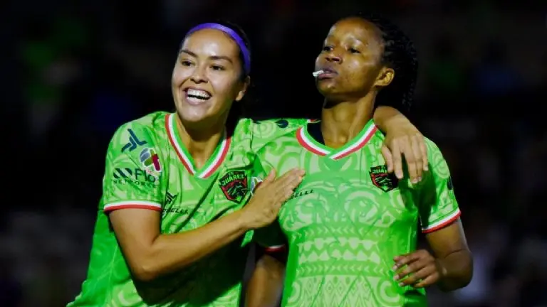 Jermaine Seoposenwe celebró su gol con euforia. Twitter - Juárez Femenil