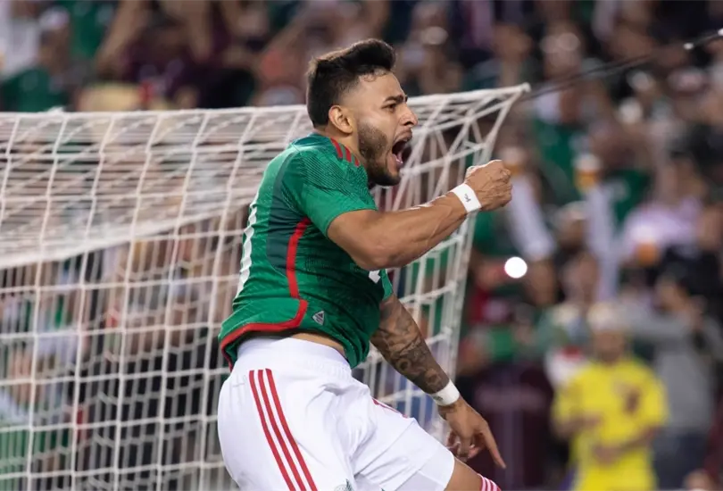 Alexis Vega es el hombre que brilla en el M&eacute;xico vs Colombia.