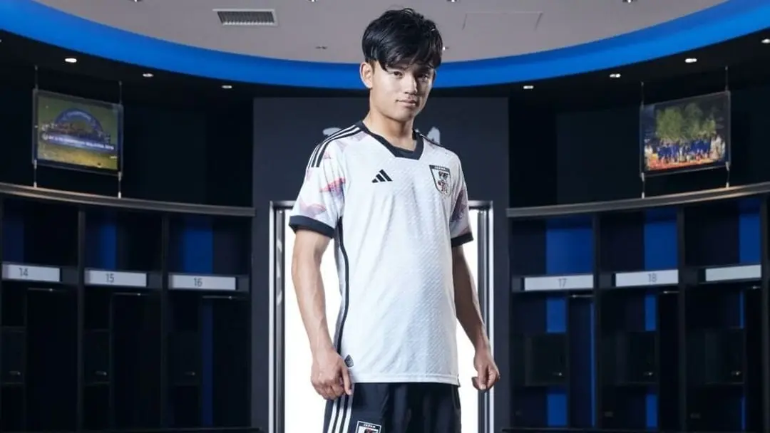 Jap&oacute;n. Los nipones casi siempre lucen modelos bastante buenos y ahora no ser&aacute; la excepci&oacute;n, con una base blanca y detalles en negro.