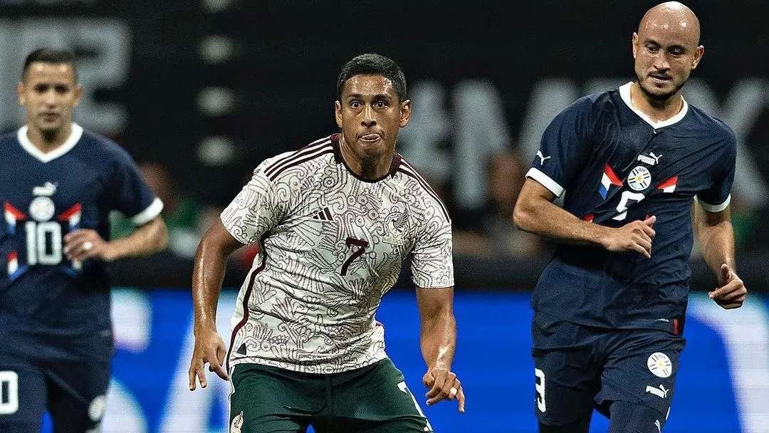 M&eacute;xico. Con una base en color crema y detalles en vino, ha ca&iacute;do en el gusto de los aficionados, incluso m&aacute;s que la de local.