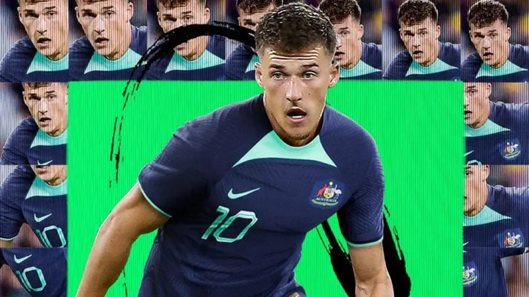 Australia. Una vez m&aacute;s el template de Nike con el trapecio abajo del cuello, en este caso con un tono turquesa que complementa al azul de toda la camiseta.