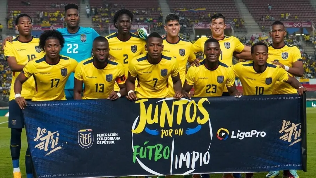 Ecuador. Otro m&aacute;s que no arriesg&oacute; y acert&oacute;, con el cl&aacute;sico amarillo en toda la camiseta y detalles en azul y rojo que representan a la bandera.