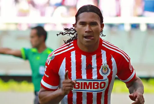 Gullit Peña recordó que ayudó a las Chivas a salvarse del descenso. 