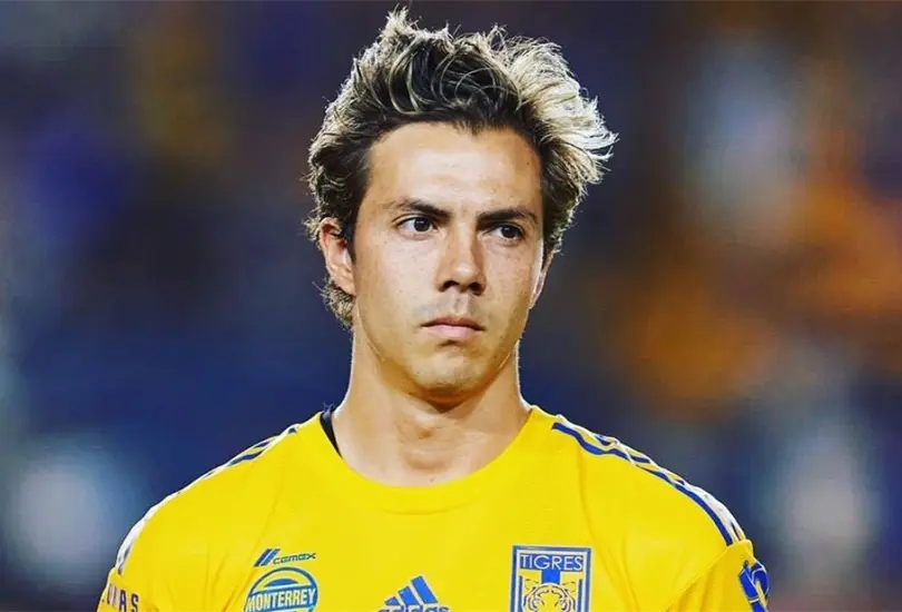 Sebastián Córdova no fue bien recibido en la cancha del estadio Azteca. Sebastián Córdova no fue bien recibido en la cancha del estadio Azteca.