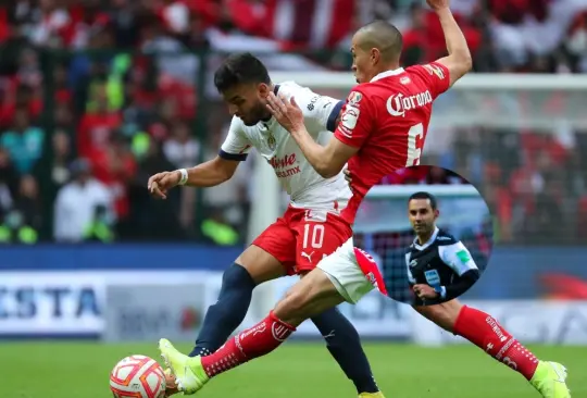 La afición rojiblanca estalló en contra del arbitraje ante Toluca.