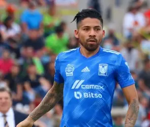 Javier Aquino arremete contra el arbitraje por jugada de Zendejas, pero borra mensaje