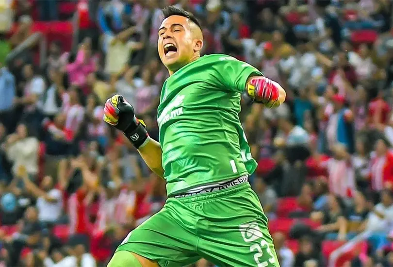 Miguel Wacho Jim&eacute;nez ha brillado en el Apertura 2022 con Chivas y tiene un bajo sueldo.