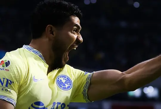 Henry Martín celebra su gol con América, el octavo del torneo para su cuenta personal.