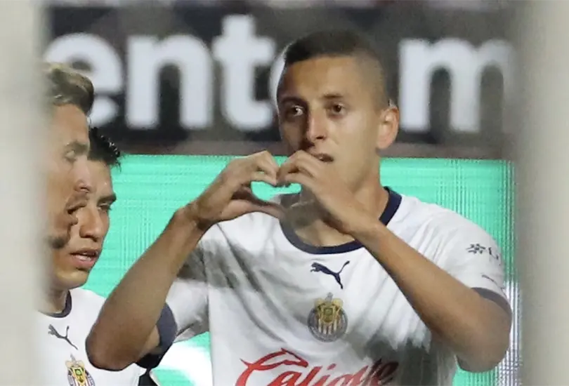 Te decimos lo que debes de saber sobre el supuesto interés que tiene el futbol de Turquía por llevarse al Piojo Alvarado. Te decimos lo que debes de saber sobre el supuesto interés que tiene el futbol de Turquía por llevarse al Piojo Alvarado.
