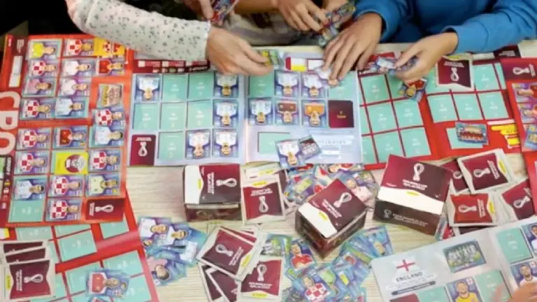Los aficionados están en la búsqueda de llenar sus albums del Mundial de Qatar 2022 - Archivo Referee