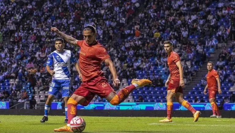Salcedo en juego contra Puebla - @csalcedojr