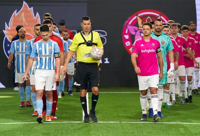 Chicharito tuvo su debut en la Kings League con el equipo de Pocinos FC donde no tuvo buena participación en la derrota de su equipo. Chicharito tuvo su debut en la Kings League con el equipo de Pocinos FC donde no tuvo buena participación en la derrota de su equipo.
