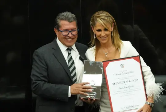 Inés Sainz recibió un reconocimiento por parte del Senado de la República