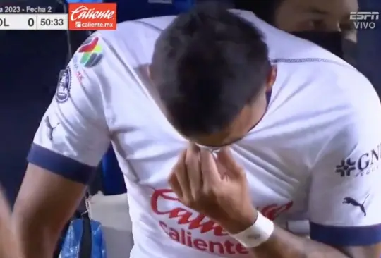 Alexis Vega salió entre lagrimas del partido entre San Luis y Chivas.