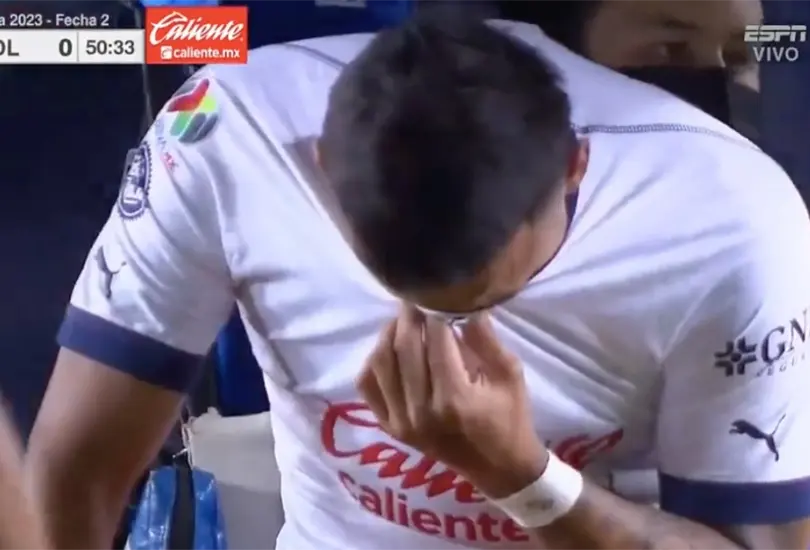 Alexis Vega salió entre lagrimas del partido entre San Luis y Chivas. Alexis Vega salió entre lagrimas del partido entre San Luis y Chivas.