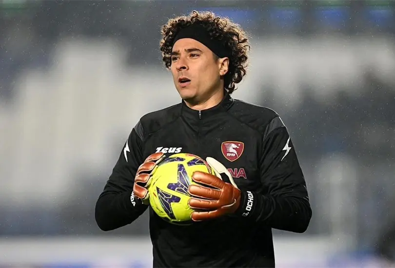 Guillermo Ochoa tuvo un d&iacute;a de pesadilla en la derrota del Salernitana contra el Atalanta