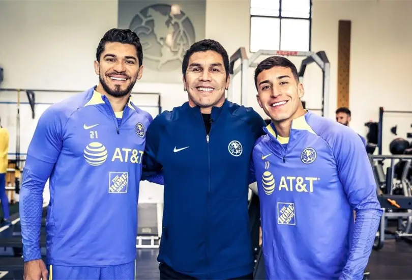 Salvador Caba&ntilde;as visit&oacute; las instalaciones del Am&eacute;rica para convivir con los jugadores y cuerpo t&eacute;cnico del primer equipo.