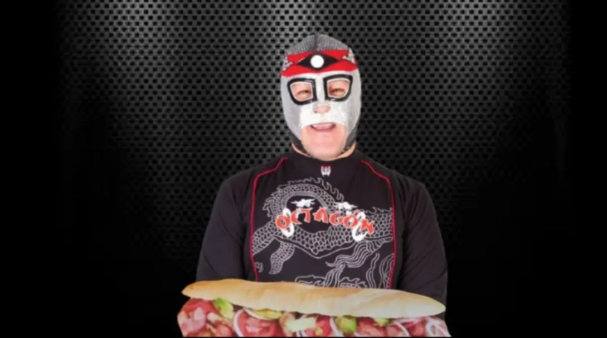 Uno de los m&aacute;s importantes del Consejo Mundial de la Lucha Libre, Octag&oacute;n, abri&oacute; su primer local de tortas, La Octagonal, en Cuernavaca, Morelos, donde ha mantenido un perfil discreto ya que las tortas no son de renombre.
