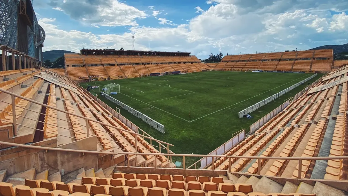 ESTADIO TECNOL&Oacute;GICO DE OXACA. La casa de los Alebrijes, equipo de Expansi&oacute;n MX y con categor&iacute;as menores en divisiones inferiores, tiene su m&iacute;tica casa (al estilo del juego de pelota) en el interior de Instituto Tecnol&oacute;gico de Oaxaca.