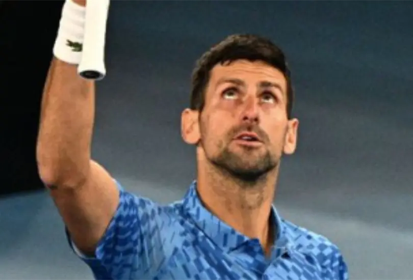 Novak Djokovic no se tent&oacute; el coraz&oacute;n al reaccionar contra un grupo de aficionados ebrios.