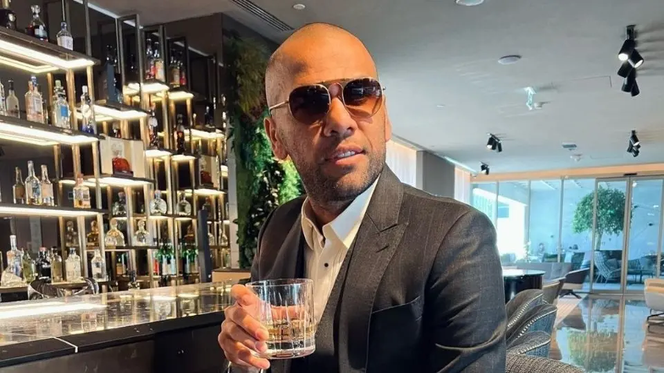 Dani Alves est&aacute; detenido en Espa&ntilde;a y en los pr&oacute;ximos d&iacute;as se sabr&aacute; su sentencia.