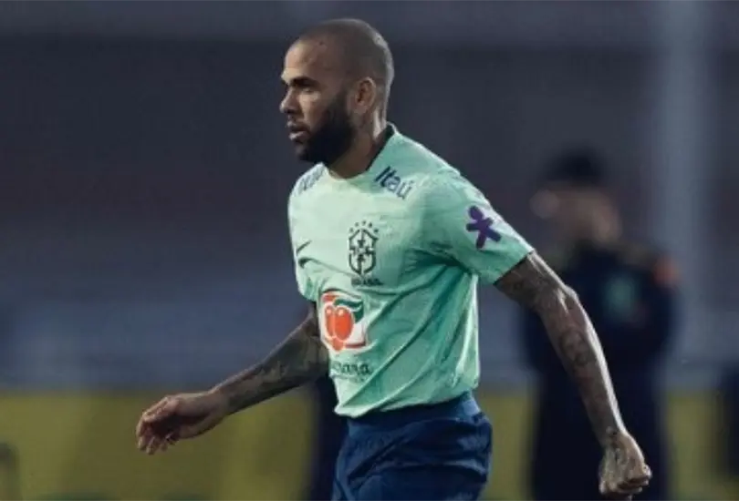 Dani Alves fue detenido y enviado a prisi&oacute;n en Espa&ntilde;a por las acusaciones que tiene en su contra.