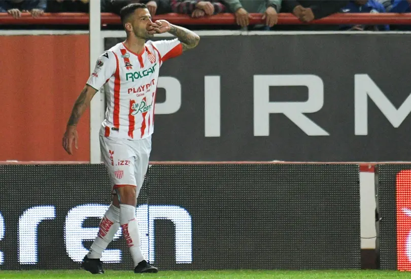 &Eacute;dgar M&eacute;ndez le aplic&oacute; la ley del ex a Cruz Azul para darle la primera victoria a Necaxa de Andr&eacute;s Lillini. 