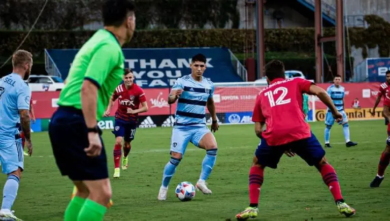 Alan Pulido en un partido de la MLS. Foto: Archivo Referee.