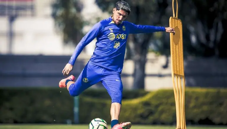El chileno podría salir del equipo. (Twitter - América)