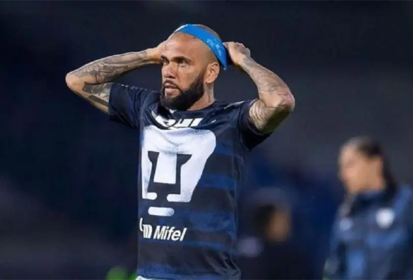 Dani Alves est&aacute; solucionando sus problemas legales en Barcelona.