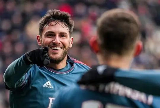 Rumores indican que Santiago Giménez podría dejar al Feyenoord para unirse a un grande de Europa para el mercado de verano 2023.