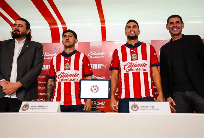 Fernando Hierro fue contundente con la respuesta de por qu&eacute; ya no habr&iacute;a refuerzos importantes para Chivas tras anuciar a V&iacute;ctor Guzm&aacute;n y Daniel R&iacute;os.