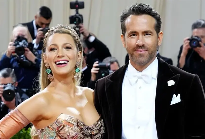 Blake Lively, esposa de Ryan Reynolds se mof&oacute; de su pareja por su sufrimiento en un partido