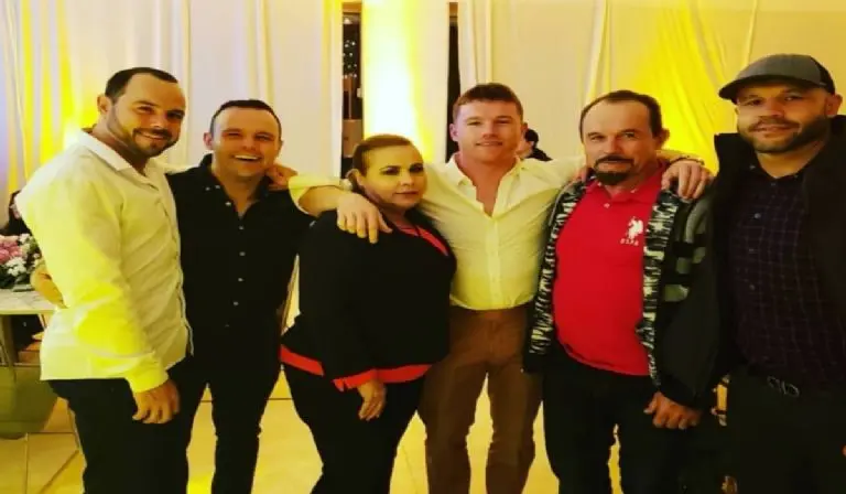 Los hermanos Álvarez siempre han demostrado su unión con 'Canelo'. Instagram @ricalvarez01