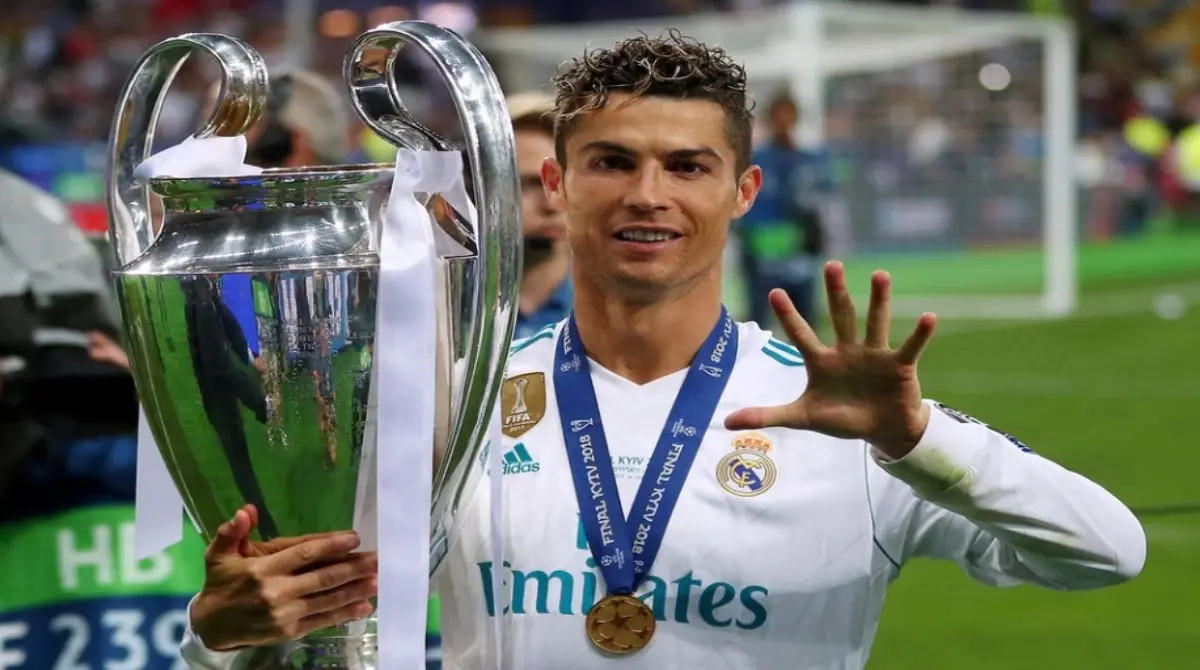 El 2018 fue el año en que CR7 partió del club en el que se convirtió en leyenda, el último partido de Cristiano fue la final de Champions contra Liverpool en la que se coronaron 3-1, y con esto el delantero ganó 4 Champions con el Madrid, 5 en su carrera y se convirtió en el máximo anotador del club.
