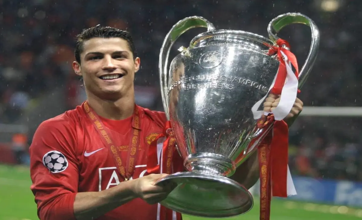 A pesar de las críticas a su estilo de juego por parte de la prensa, afición y hasta compañeros, en el 2008 CR7 explotó su habilidad en el Manchester United y comenzaron sus registros goleadores, por lo que pudo llegar a la final de la UEFA Champions League contra Chelsea y fue el jugador del torneo.