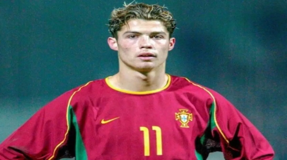El portugués debutó a los 18 años con su Selección mayor, en 2003, y al año siguiente fue convocado para la Eurocopa, y mientras su carrera en Inglaterra se desarrollaba, fue convocado para jugar su primer Mundial en Alemania 2006, y se convirtió en el anotador más joven de su país.