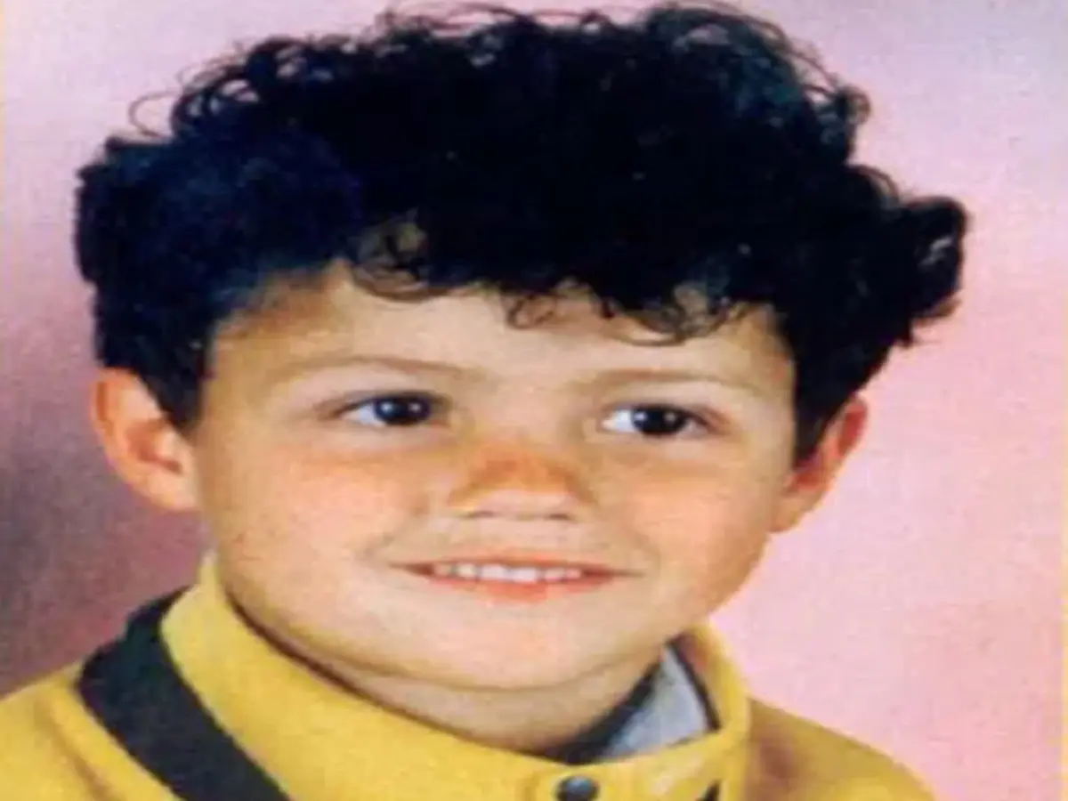 Es el cuarto y último hijo de su familia, creció con dos hermanas y un hermano y él y su padre compartieron el gusto por la pelota desde su niñez, pero creció en una familia con muchas carencias