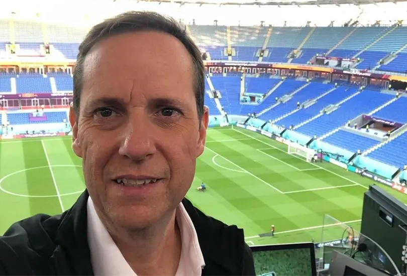 Paco Villa dio contundente respuesta a un aficionado que lo tach&oacute; por no ser parcial en sus transmisiones. 