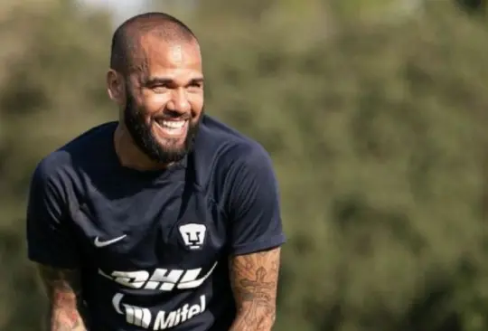 Dani Alves seguirá jugando en la Liga MX y lucirá un número nuevo.