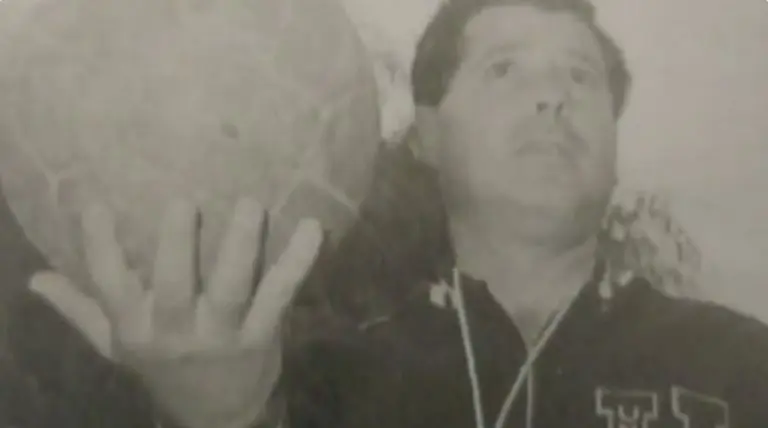 Vial también fue entrenador y logró ascender a los Pumas de la Universidad a Primera División. YT Enrique Ballesteros