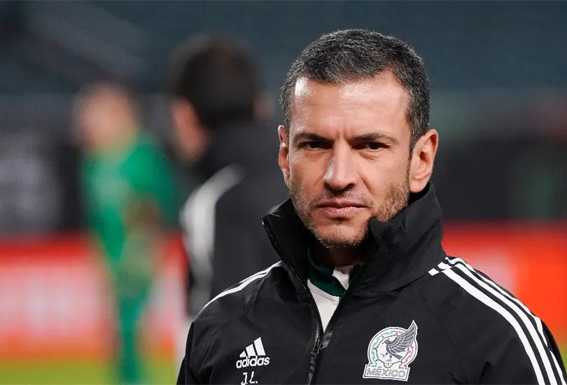 Jaime Lozano, DT de M&eacute;xico, sali&oacute; a la defensa de Santiago Gim&eacute;nez por su falla contra Alemania