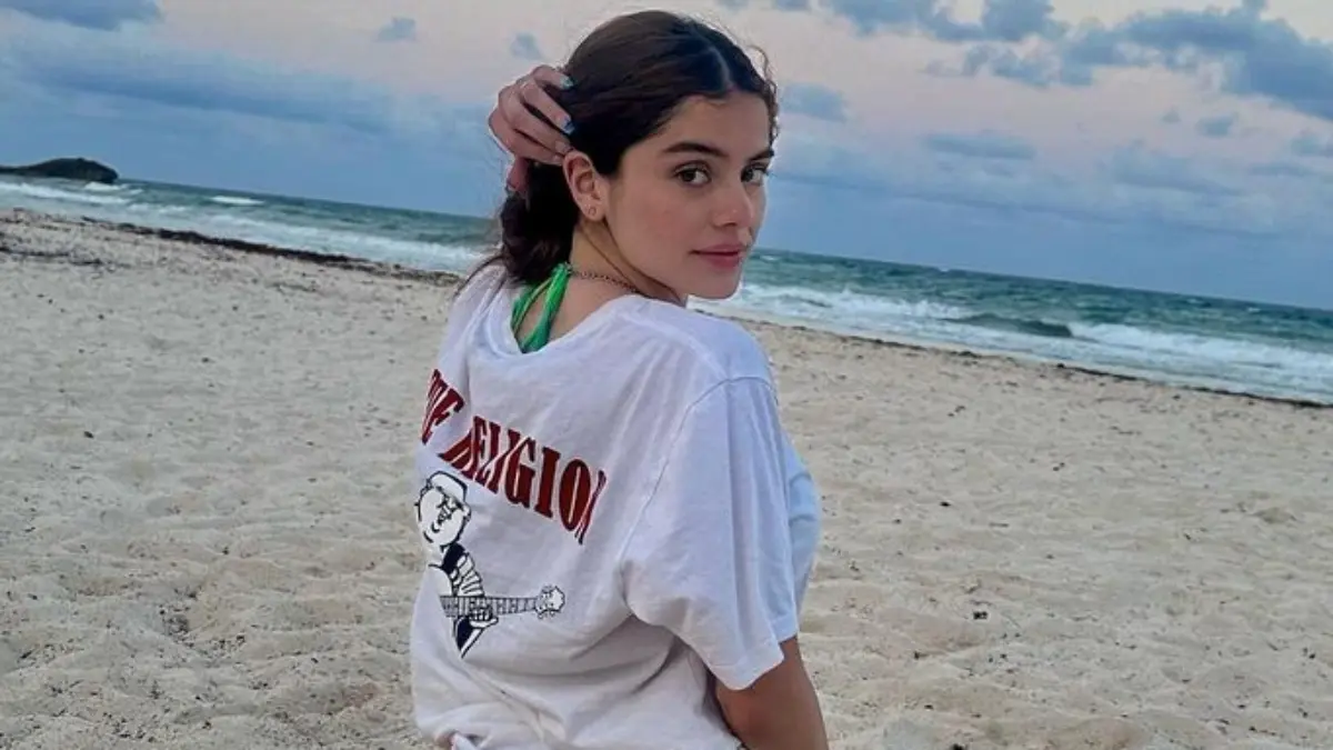 En sus fotografías ha dejado en claro que le gusta mucho viajar, especialmente a destinos cálidos como las playas.