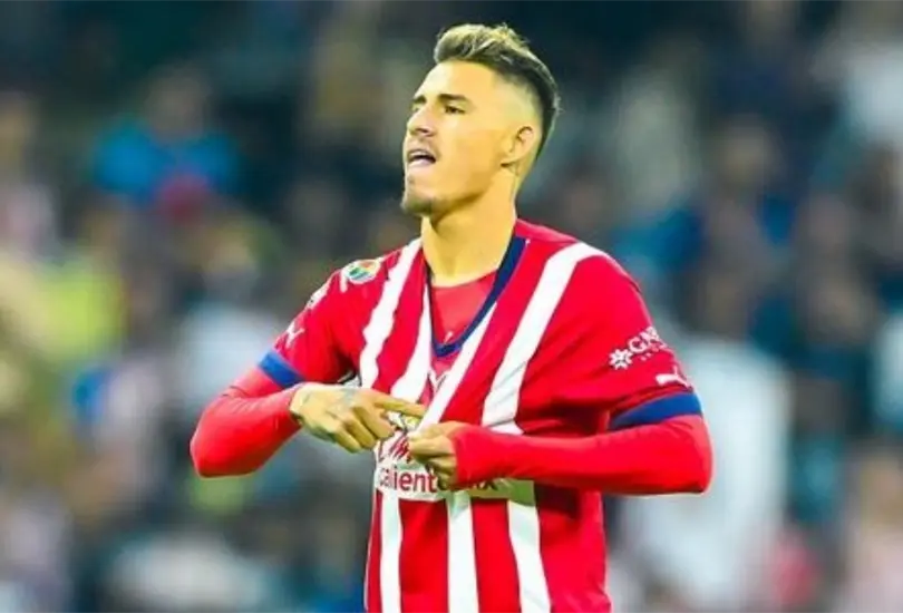 Chicote Calderón tuvo otro cruce con la afición de Chivas. Chicote Calderón tuvo otro cruce con la afición de Chivas.